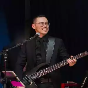 Hit Play Boston Band - Louis Ochoa - Bass / Vocals Louis Ochoa photo